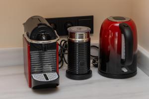 a coffee maker and a toaster on a counter at Villa Fengari in Evangelismós
