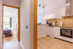 Una cocina o zona de cocina en Bravissimo Apartaments Mora 4