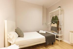 Cama o camas de una habitación en Bravissimo Apartaments Mora 4