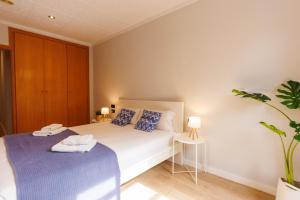Cama o camas de una habitación en Bravissimo Apartaments Mora 4