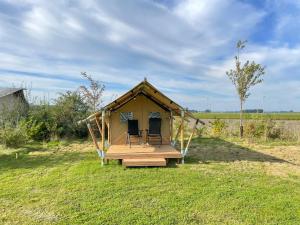 Κήπος έξω από το Boerderijcamping de Hinde