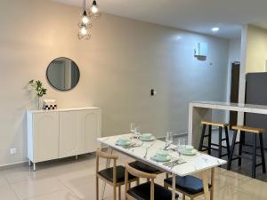 a dining room with a white table and chairs at Admiral 3-Bedroom Retreat in Kota Laksamana Jonker in Melaka