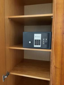 a microwave on a shelf in a closet at Budget-Einzelzimmer-06-EG in Borkum