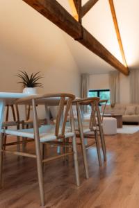 Posezení v ubytování Spacious, newly renovated loft - 107m2