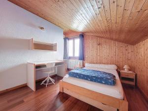 a bedroom with a bed with a wooden ceiling at APPARTEMENT DANS MAISON INDIVIDUELLE - WIFI - SAINT JEAN D'AULPS - 6/7 Personnes - MONT VERT COTEAU in Saint-Jean-dʼAulps