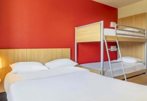 Postel nebo postele na pokoji v ubytování B&B HOTEL Toulon Ollioules