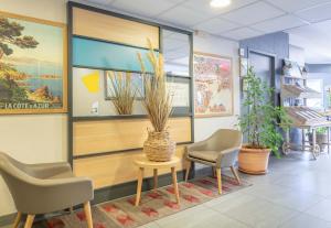 Posezení v ubytování B&B HOTEL Toulon Ollioules