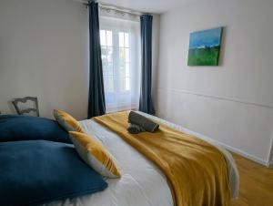a bedroom with a large bed with at Maison typique, centre-ville, jardin ville haute in Pornic