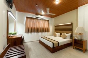 Beach Corridor Hotel & Spa with Free Airport shuttle客房内的一张或多张床位