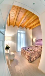 A bed or beds in a room at Agriturismo Ca' Beatrice - Venice Airport