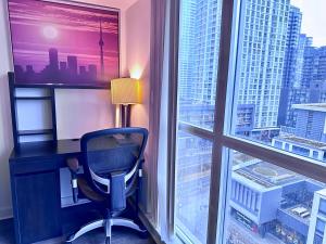 Galeri foto Comfy 1Bdrm den 2Baths with 3 real beds plus parking di Toronto