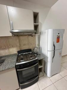 Η κουζίνα ή μικρή κουζίνα στο Duplex enfrente al hospital Masvernat con estacionamiento