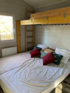Ένα ή περισσότερα κρεβάτια σε δωμάτιο στο Chalet T3 15 min plage grande terasse et piscine