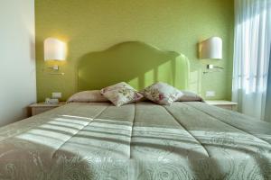 A bed or beds in a room at Agriturismo Ca' Beatrice - Venice Airport