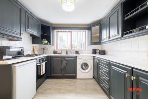 Gallery image of 3 Bedroom House By Travel Lets Holiday Homes Ballycastle With Free WiFi in Ballycastle