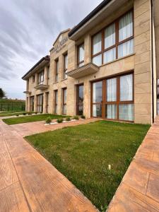 a building with a lawn in front of it at Apartamentos Villa Alemar Playa De Somo in Somo +39 photos