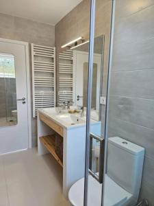 Ένα μπάνιο στο Casa Oasis by Sesimbra Sun Sea