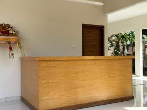 a wooden counter in a room with a door at Ungasan Center Hostel in Jimbaran