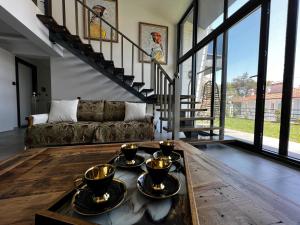 Posezení v ubytování Black Pearl Private Detached Villa with pool & Seaview