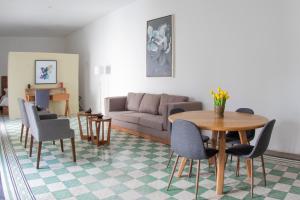a living room with a couch and a table and chairs at Casa Monarcas - Victoria (with AC) in Guadalajara