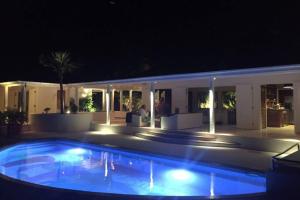 Piscine de l'établissement Villa BOT- EVERSAIL avec vue panoramique sur l'océan ou située à proximité
