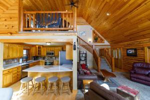 Η κουζίνα ή μικρή κουζίνα στο Richmond Waupaca Cabin by Simple Life Rentals