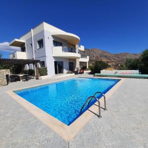 Πισίνα στο ή κοντά στο Villa Danae