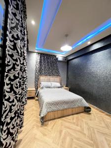 Postel nebo postele na pokoji v ubytování Cozy Apartment near airport + 8 fotografií