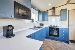 Η κουζίνα ή μικρή κουζίνα στο Host & Stay - Kinara Lodge