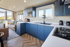 Η κουζίνα ή μικρή κουζίνα στο Host & Stay - Kinara Lodge