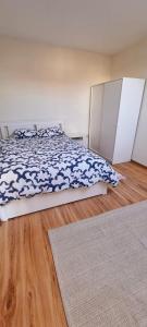 a bedroom with a bed and a wooden floor at Casa in centrul Zalaului in Zalău +13 photos