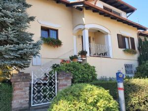 Budova, kde se apartmán nachází + 5 fotografií