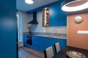 Kuchyňa alebo kuchynka v ubytovaní LTC - Apartments Świętego Piotra
