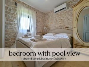 En eller flere senge i et værelse på Villa Lucija