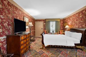 TV a/nebo společenská místnost v ubytování Brandywine Valley Inn SureStay Plus by Best Western