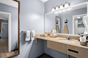 Koupelna v ubytování Brandywine Valley Inn SureStay Plus by Best Western
