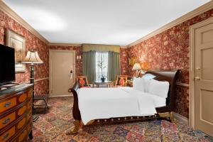 TV a/nebo společenská místnost v ubytování Brandywine Valley Inn SureStay Plus by Best Western