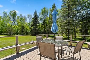 Κήπος έξω από το Wilderness Retreat by Simple Life Rentals