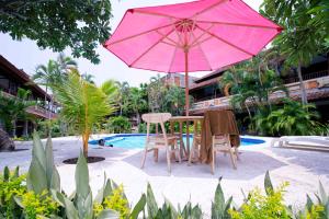 Bazén v ubytování Uns Hotel - Bali nebo v jeho okolí + 20 fotografií