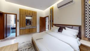 Uma cama ou camas num quarto em استراحة دهجان Dehjan chalet