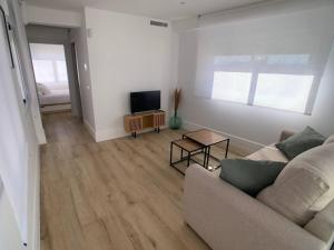Televízia a/alebo spoločenská miestnosť v ubytovaní Ático Mármoles Centro Málaga + 10 fotografií