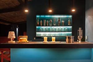 a bar with a display of bottles of alcohol at Casa da Ponta in Fortim