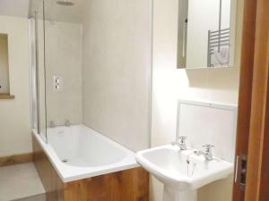 Gallery image of Cherry Trees - 2 bedrooms -Pets Ok - woodburner in Hereford +10 photos