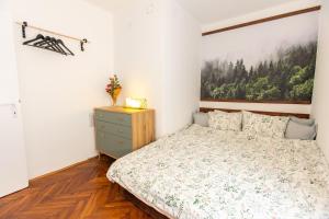 a bedroom with a bed and a painting on the wall at Lule garden apartment in Belgrade
