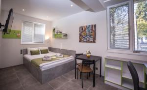 Una cama o camas en una habitación de DORM BG pet-friendly Aparthotel