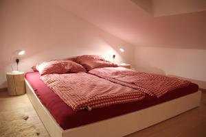 Giường trong phòng chung tại Appartement Aich-Assach