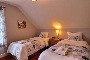 Llit o llits en una habitació de Le Belvédère - Chalet avec vue splendide sur le fleuve
