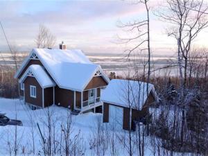 Le Belvédère - Chalet avec vue splendide sur le fleuve a l'hivern