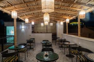 Restoran või mõni muu söögikoht majutusasutuses Riad Nadalinn