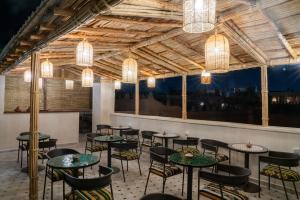 Restoran või mõni muu söögikoht majutusasutuses Riad Nadalinn